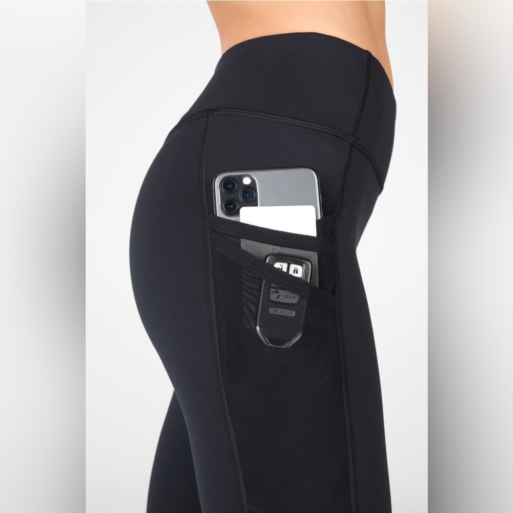 Fabletics Trinity Motion365® Mid-Rise 7/8 Leggings - Picture 2 of 5
